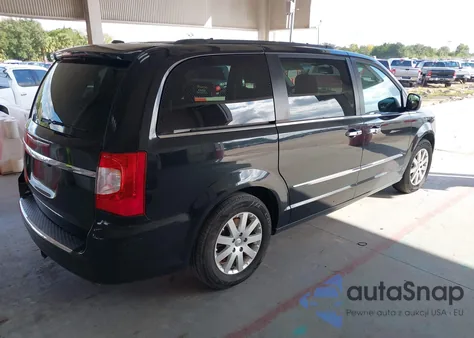 2016 Chrysler Town & Country Touring z USA, uszkodzony, nr VIN 2C4RC1BG3GR112077